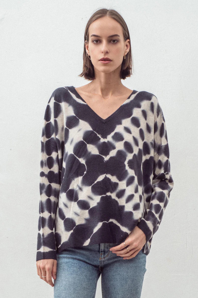 Aleger Cashmere | Cashmere Blend Oversized V-Neck | White Lines